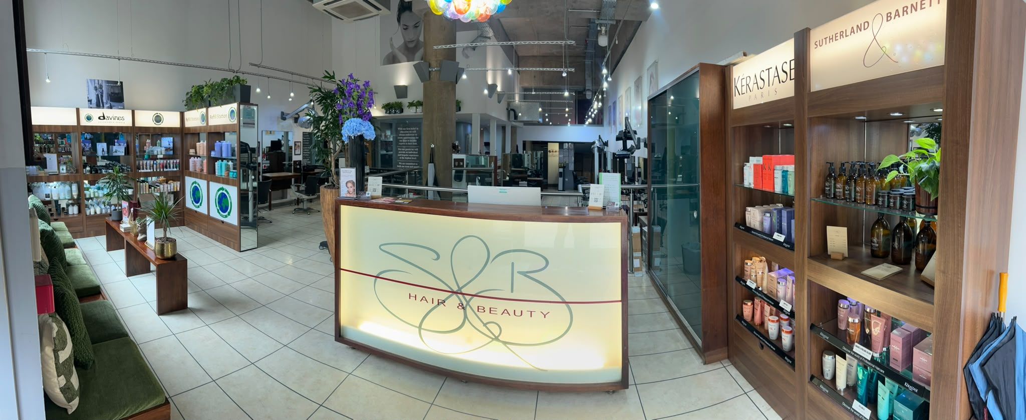 A panorama of the Sutherland & Barnett reception area